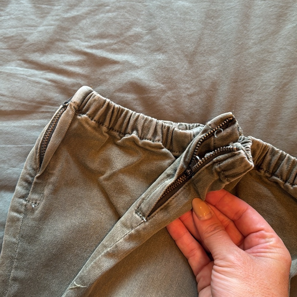 PAIGE woman’s Olive Cargo Pants - Picture 4 of 4